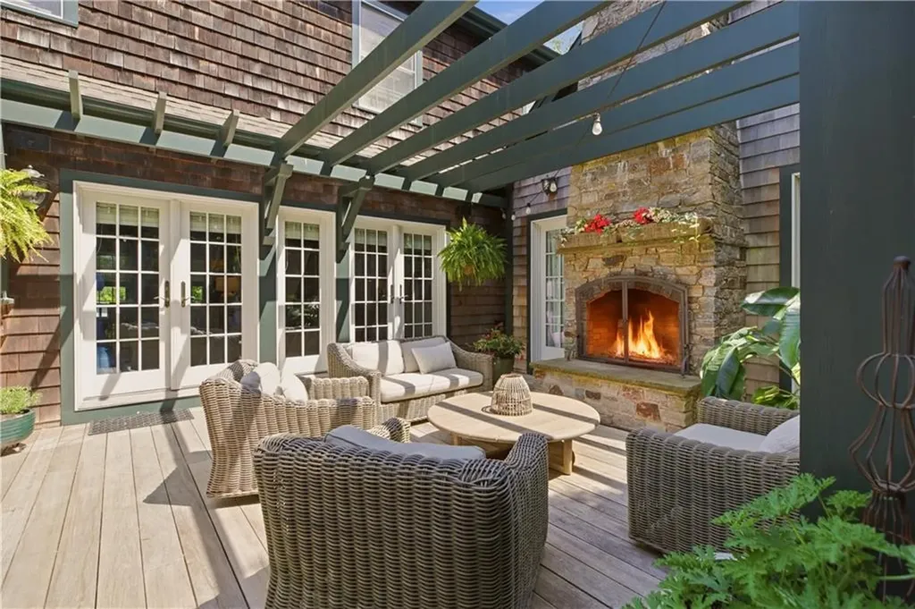 82 Clinton Avenue Jamestown RI 02835