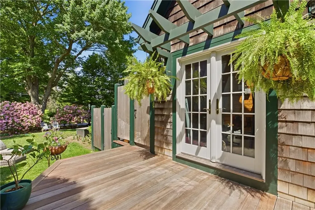82 Clinton Avenue Jamestown RI 02835