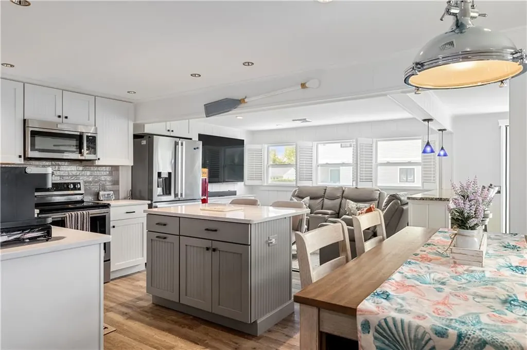 35 Willow Avenue Narragansett RI 02882