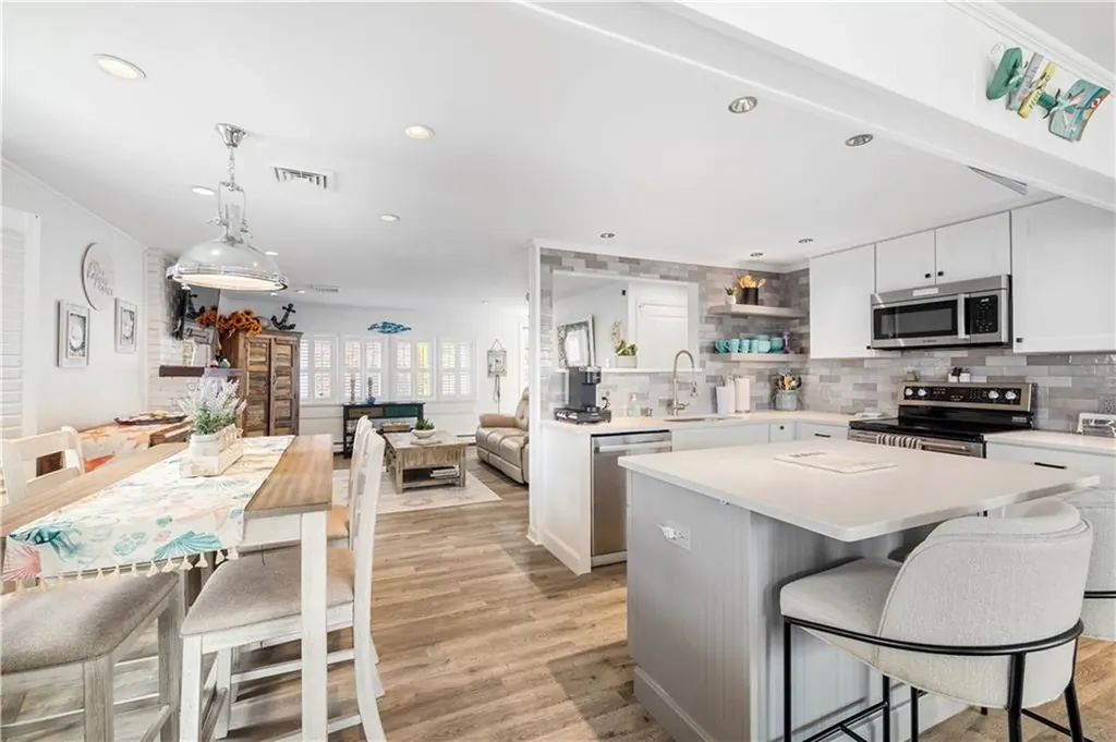 35 Willow Avenue Narragansett RI 02882