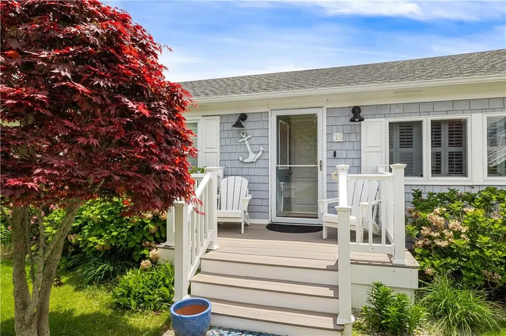 35 Willow Avenue Narragansett RI 02882