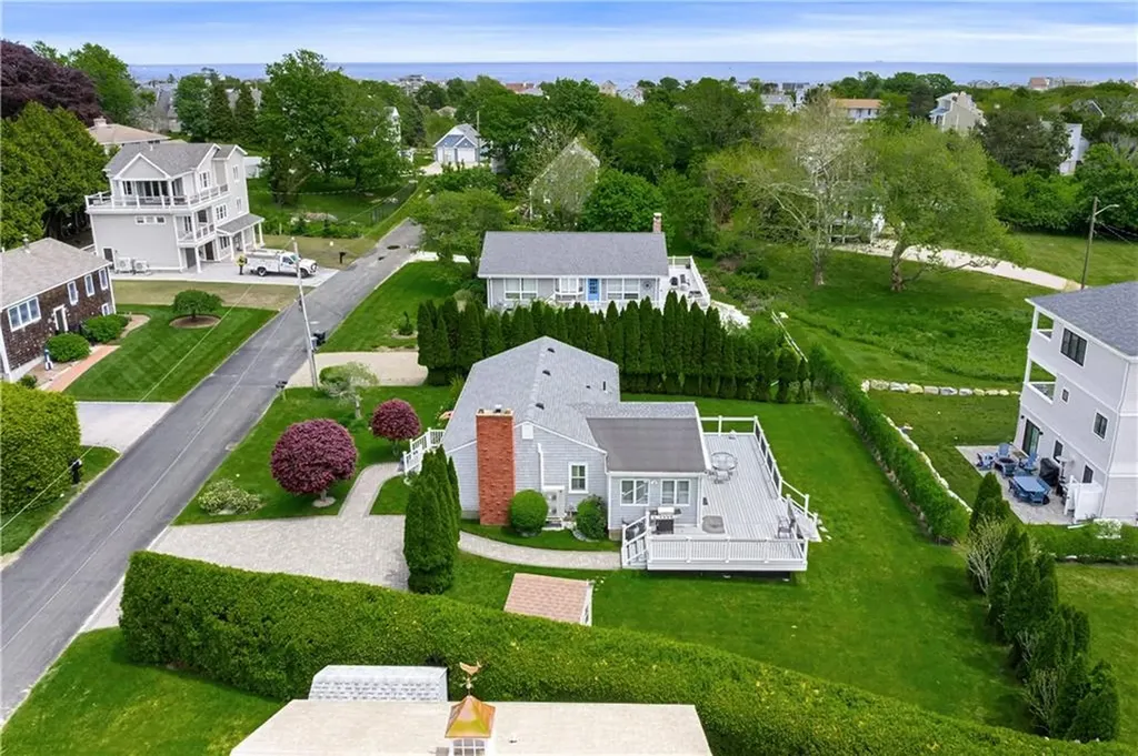 35 Willow Avenue Narragansett RI 02882