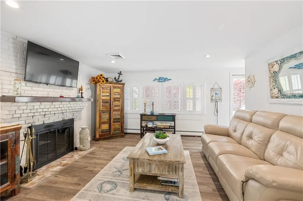 35 Willow Avenue Narragansett RI 02882