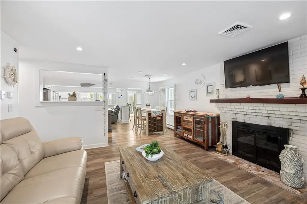 35 Willow Avenue Narragansett RI 02882