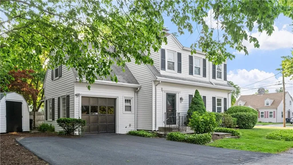 20 Bowen Street East Providence RI 02916