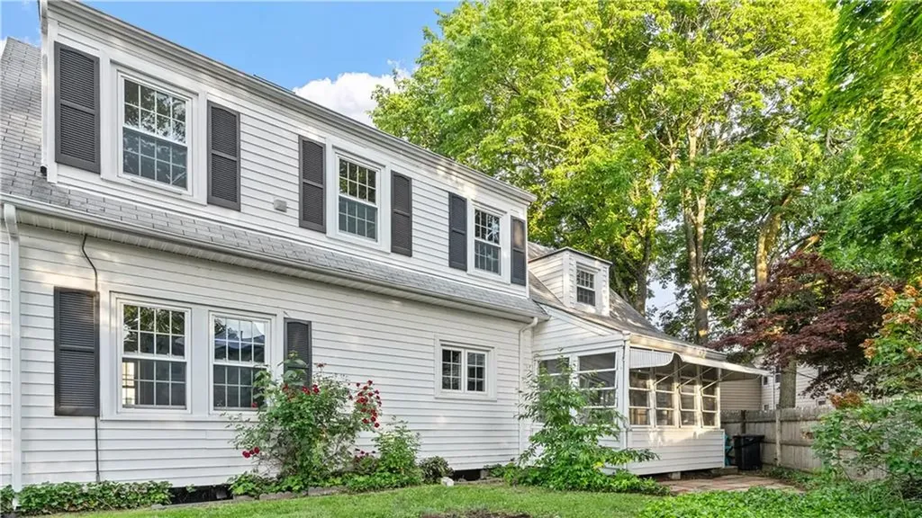 20 Bowen Street East Providence RI 02916