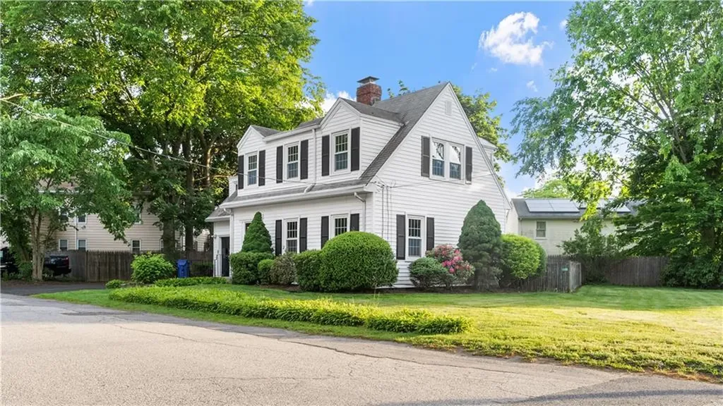 20 Bowen Street East Providence RI 02916