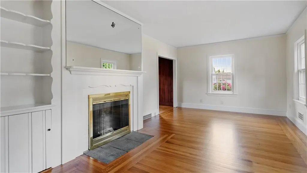 20 Bowen Street East Providence RI 02916