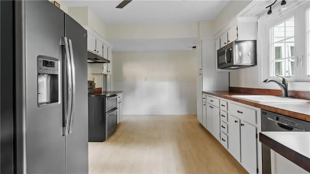 20 Bowen Street East Providence RI 02916