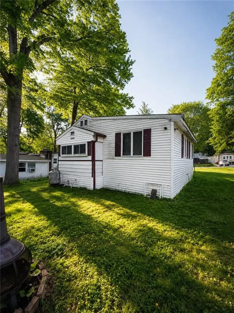 10 Woodridge Drive Burrillville RI 02839