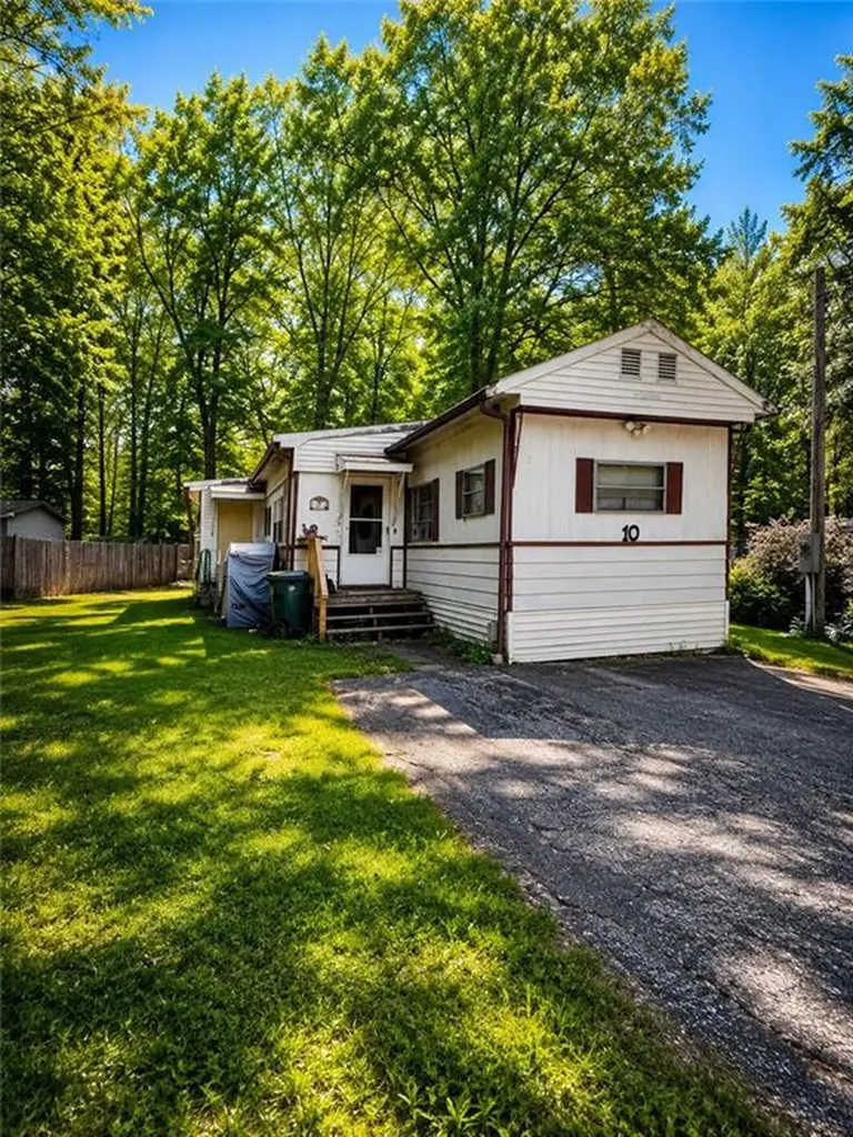10 Woodridge Drive Burrillville RI 02839