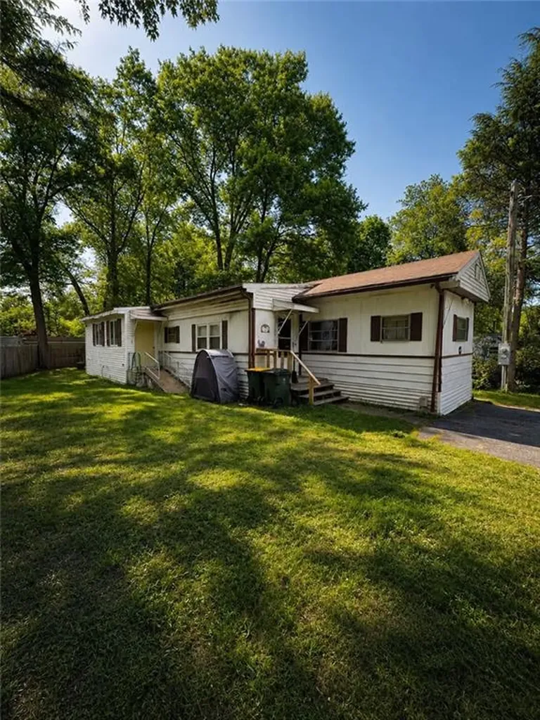 10 Woodridge Drive Burrillville RI 02839