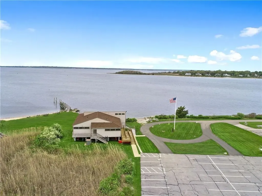 10 Seabreeze Lane Bristol RI 02809