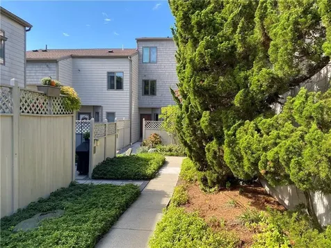 10 Seabreeze Lane Bristol RI 02809
