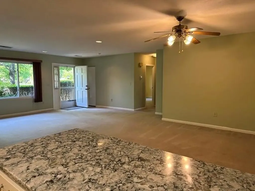 571 Pocasset Court Warwick RI 02886
