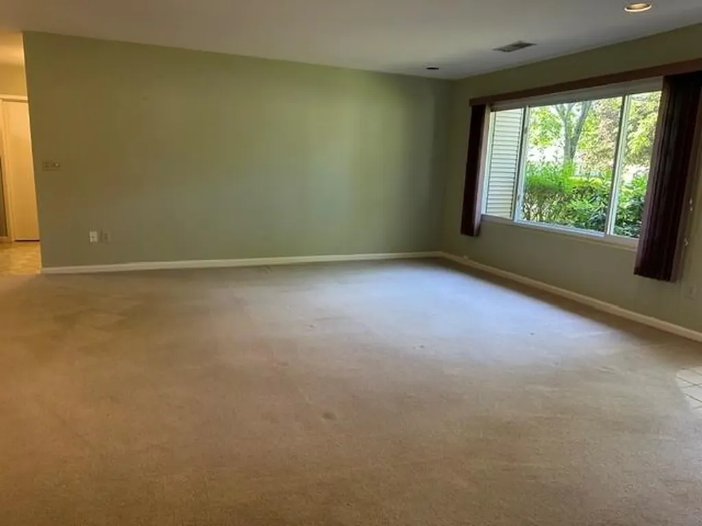571 Pocasset Court Warwick RI 02886