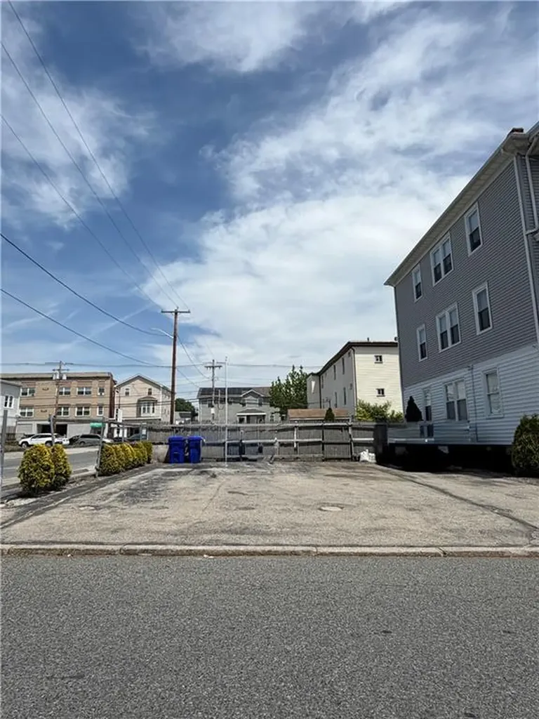 8 Nahant Street Providence RI 02904