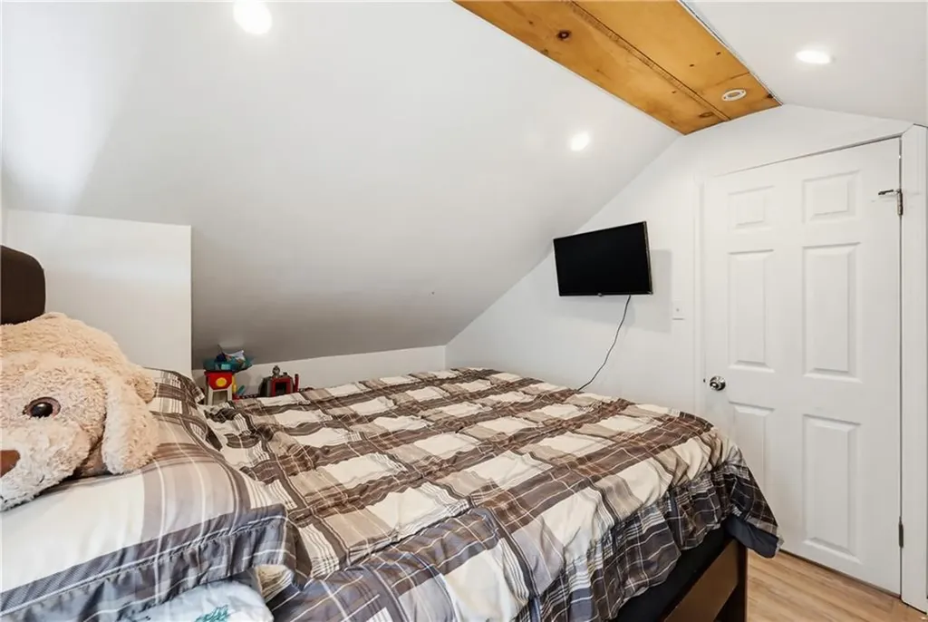 196 Simmonsville Avenue Johnston RI 02919
