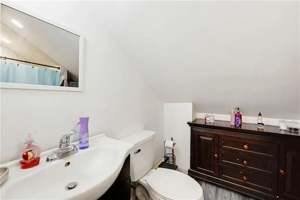 196 Simmonsville Avenue Johnston RI 02919