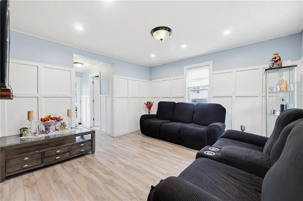 196 Simmonsville Avenue Johnston RI 02919