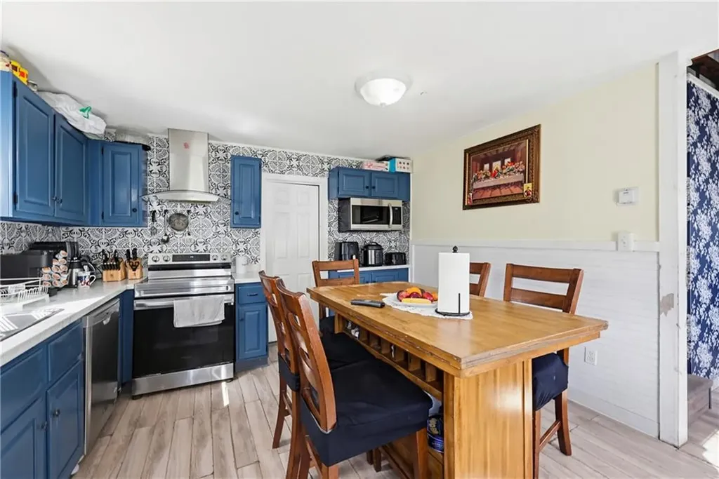 196 Simmonsville Avenue Johnston RI 02919