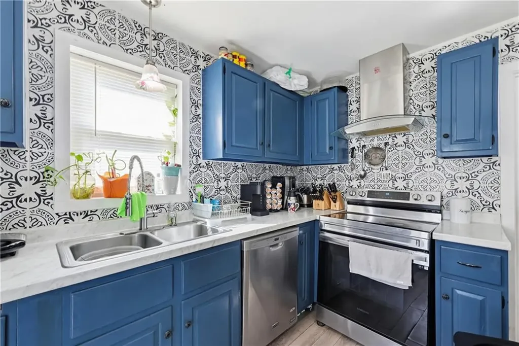 196 Simmonsville Avenue Johnston RI 02919