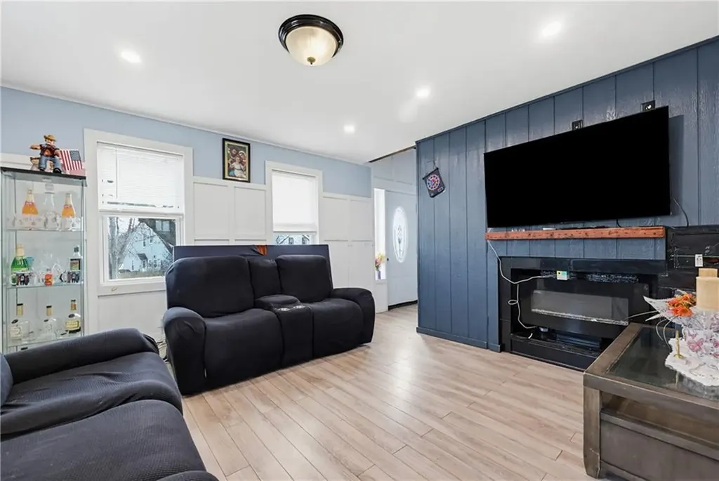 196 Simmonsville Avenue Johnston RI 02919