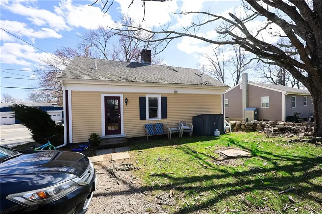 196 Simmonsville Avenue Johnston RI 02919