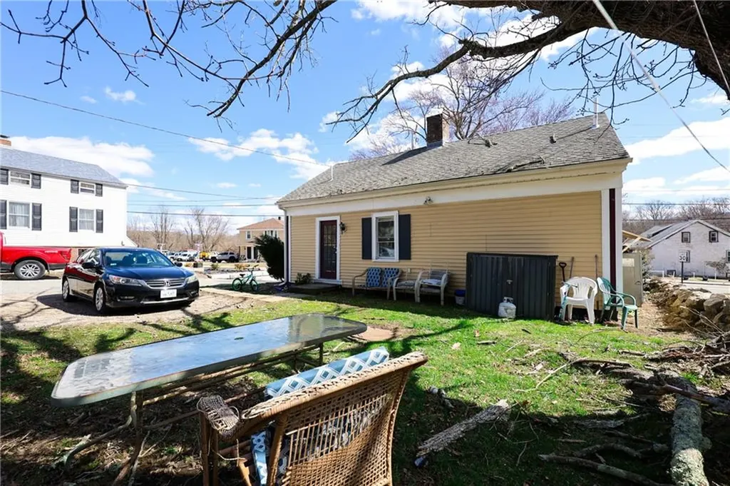 196 Simmonsville Avenue Johnston RI 02919