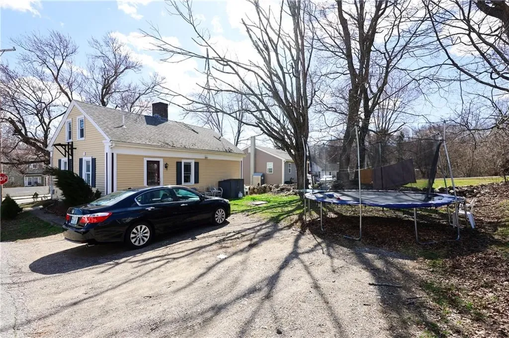 196 Simmonsville Avenue Johnston RI 02919