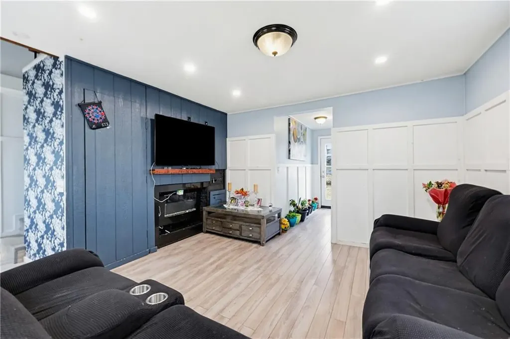 196 Simmonsville Avenue Johnston RI 02919