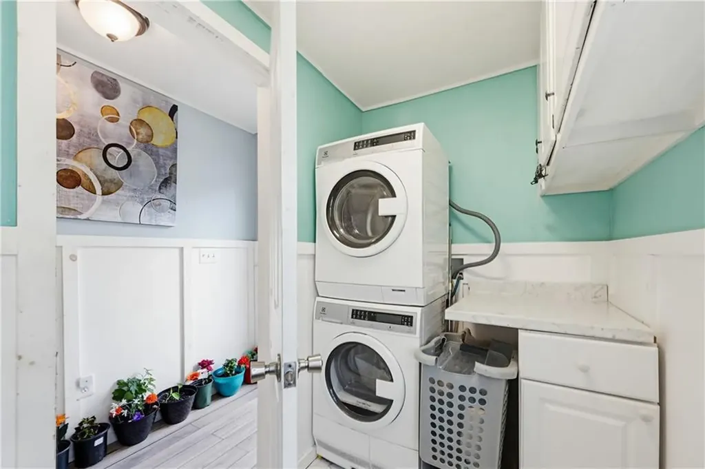 196 Simmonsville Avenue Johnston RI 02919