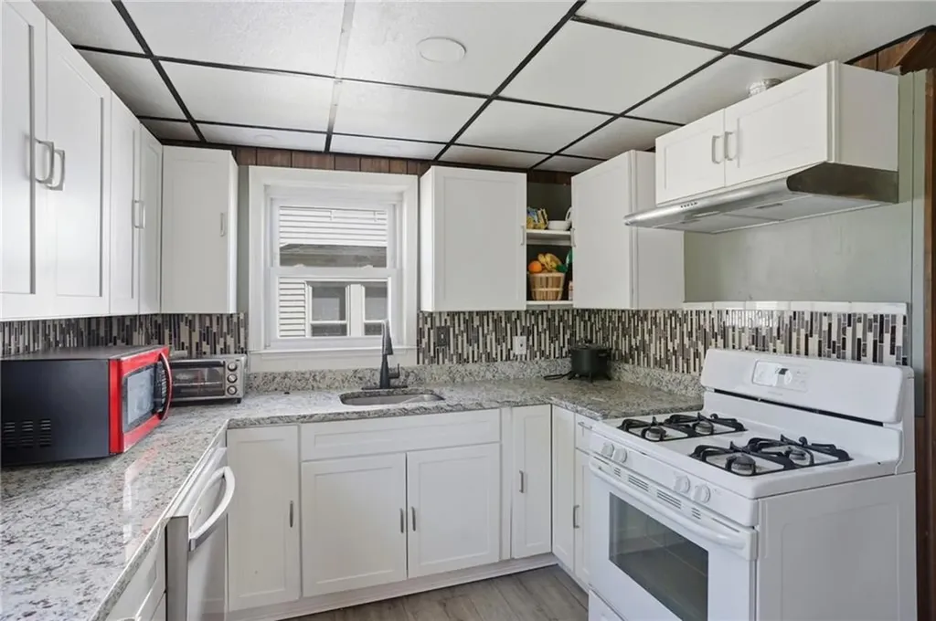28 Orlo Avenue East Providence RI 02914