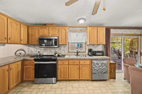 59 Robin Drive Tiverton RI 02878