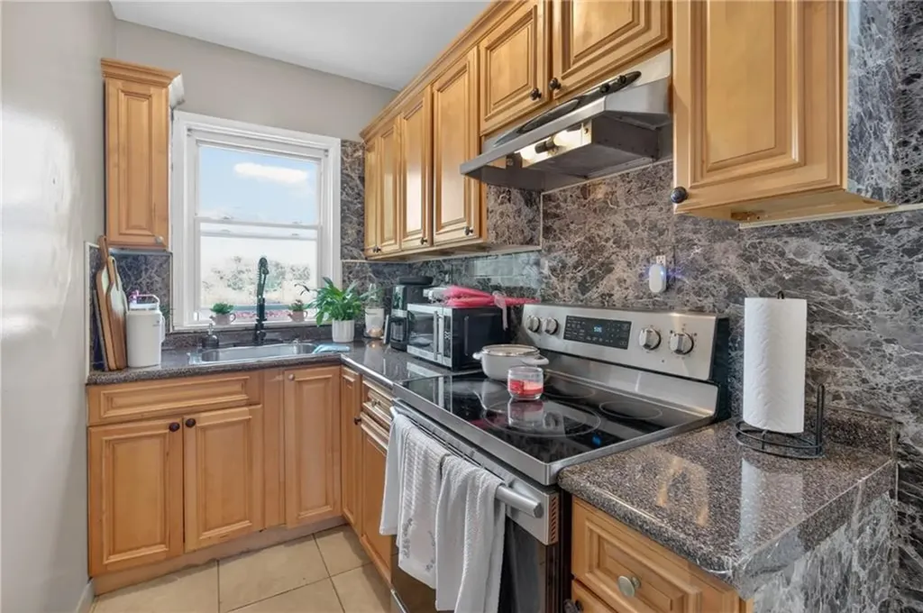 142 Richard Street Cranston RI 02910