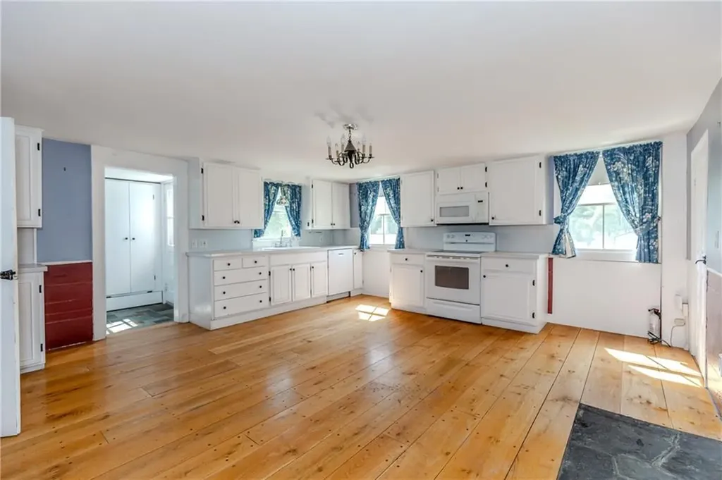 60 Colwell Road Smithfield RI 02828