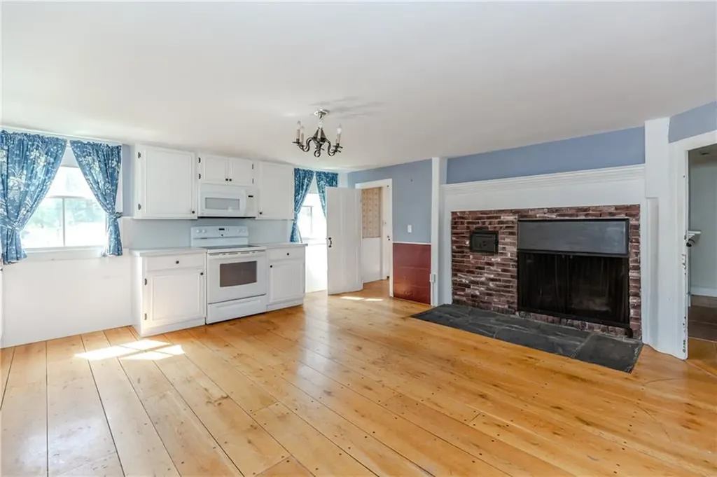 60 Colwell Road Smithfield RI 02828