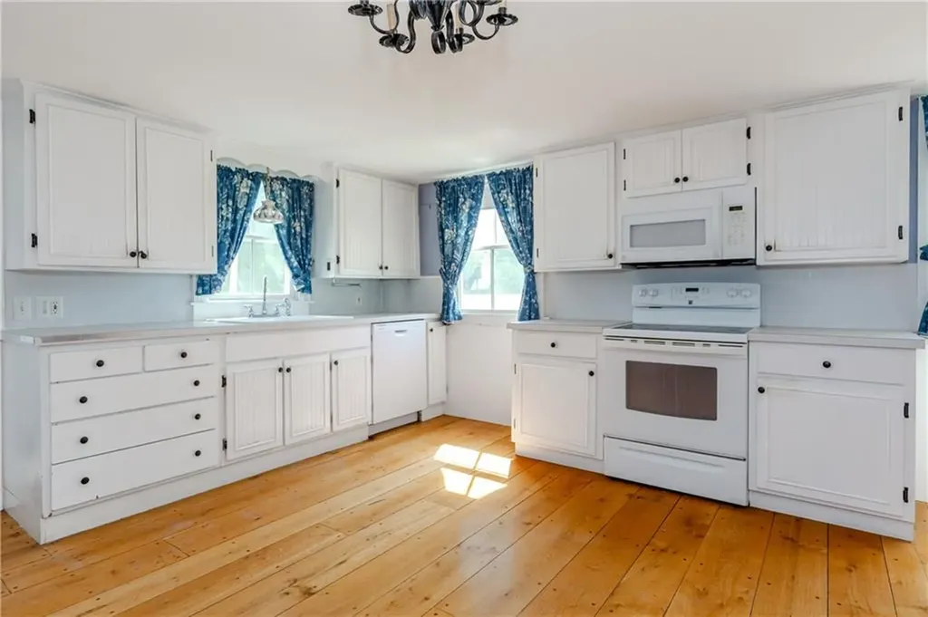 60 Colwell Road Smithfield RI 02828