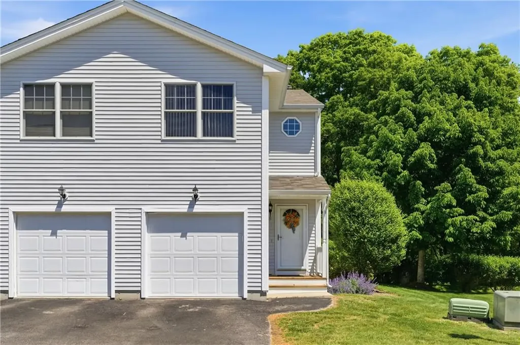8 Susan Circle South Kingstown RI 02879