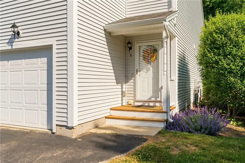 8 Susan Circle South Kingstown RI 02879