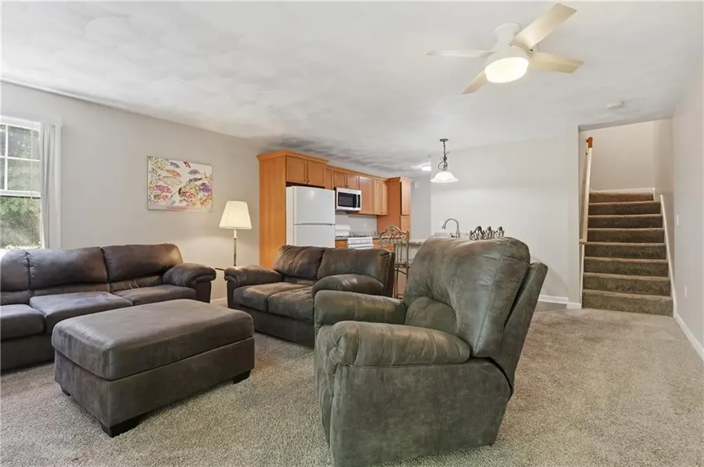 8 Susan Circle South Kingstown RI 02879