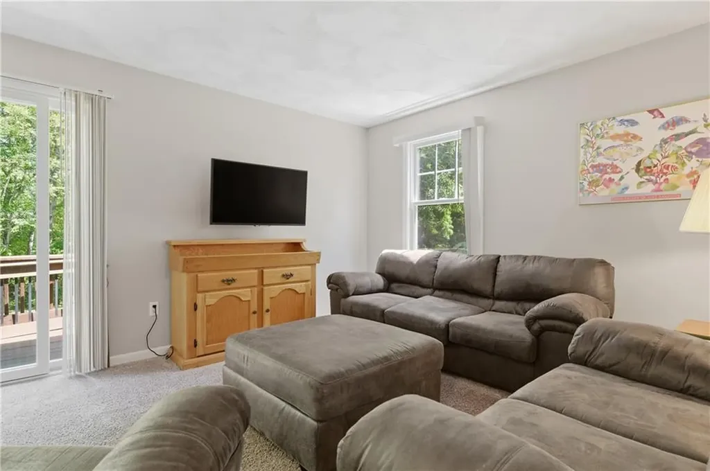 8 Susan Circle South Kingstown RI 02879
