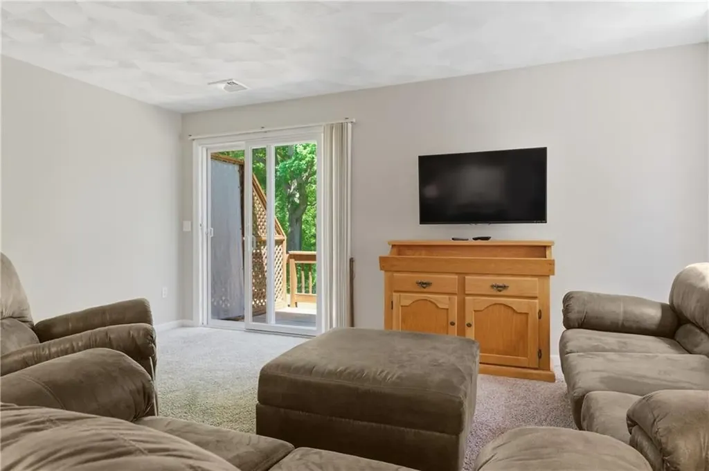 8 Susan Circle South Kingstown RI 02879