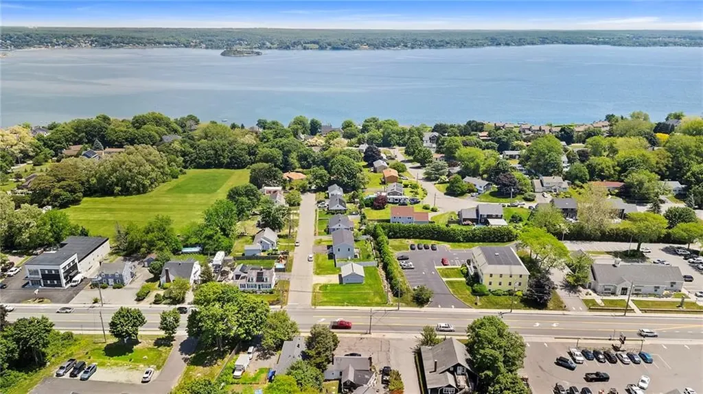 3055 East Main Road Portsmouth RI 02871