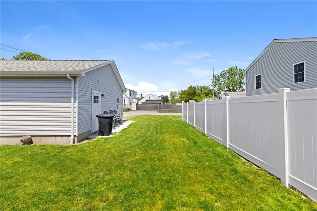 3055 East Main Road Portsmouth RI 02871
