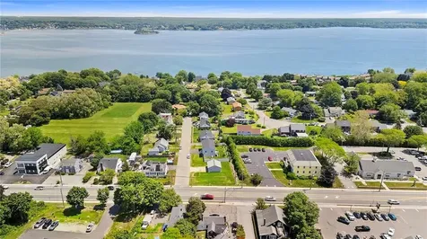 3055 East Main Road Portsmouth RI 02871