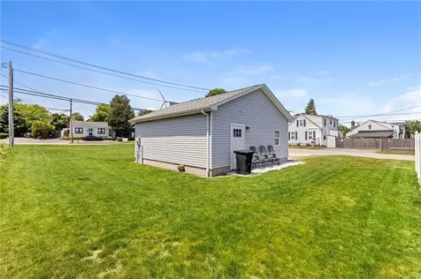 3055 East Main Road Portsmouth RI 02871