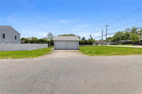 3055 East Main Road Portsmouth RI 02871