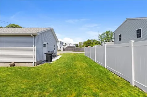 3055 East Main Road Portsmouth RI 02871