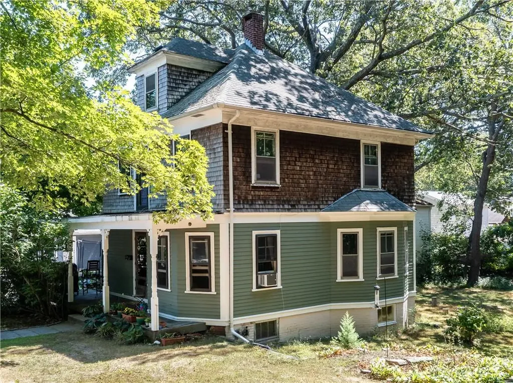12 Manton Street Warwick RI 02818
